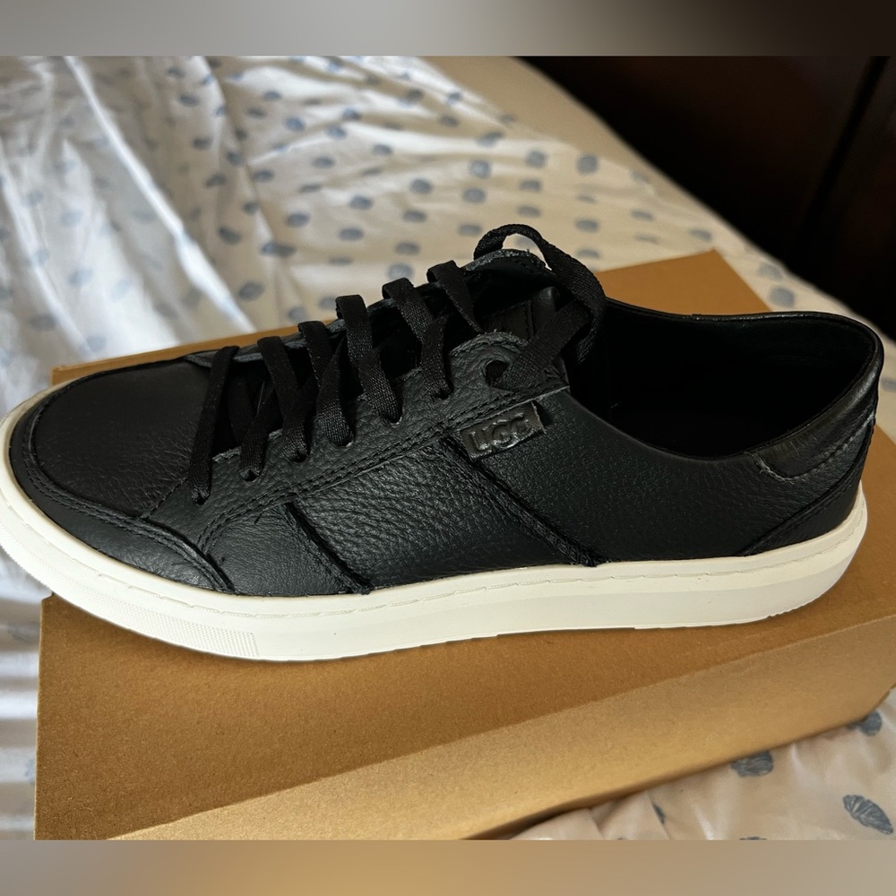 Uggs women’s brand new tennis shoes size 8